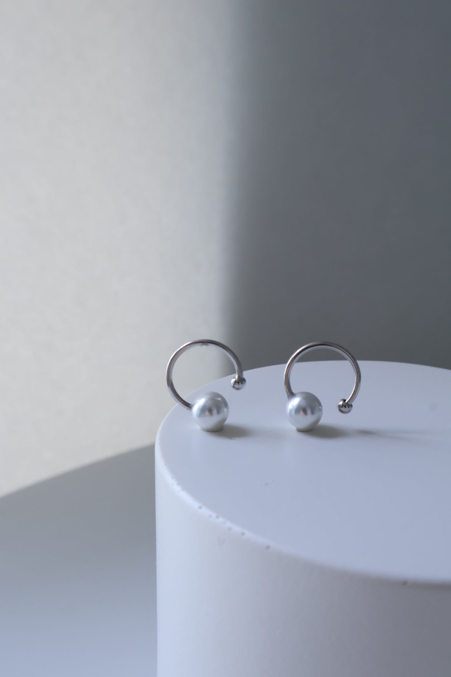 Mini Pearl Earcuff